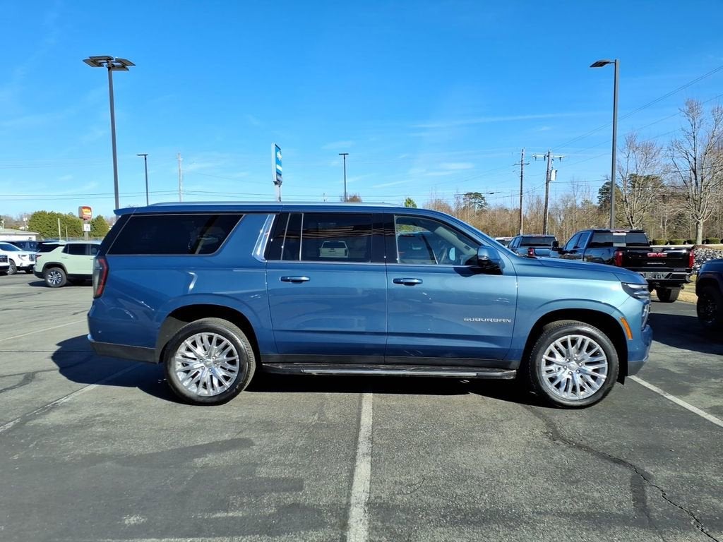 2025 Chevrolet Suburban LT