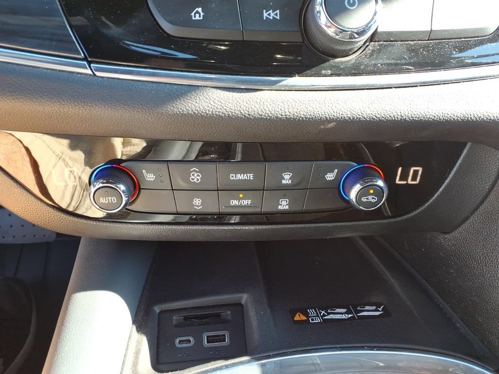 2023 Buick Enclave Essence