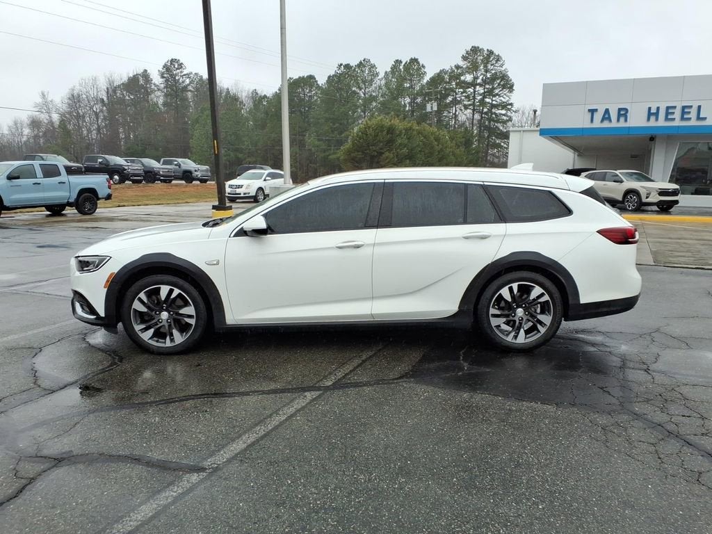 2018 Buick Regal TourX Essence