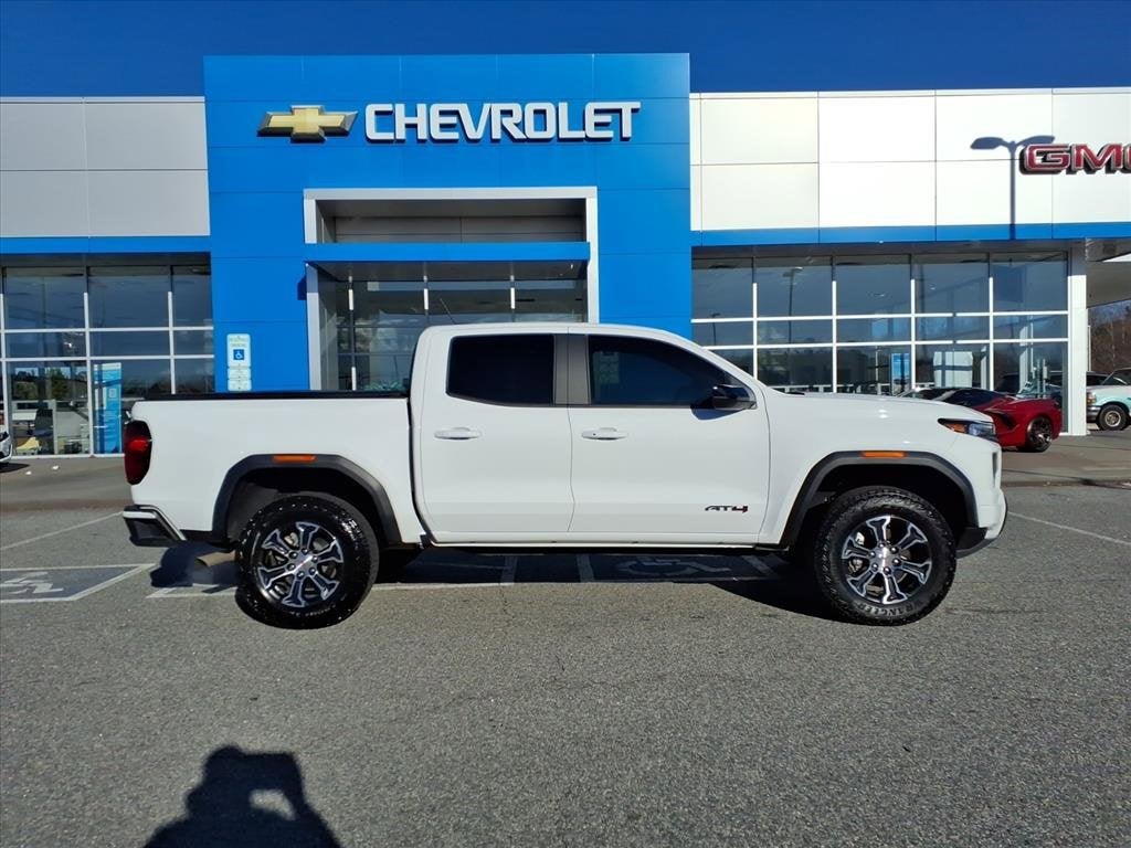 2024 GMC Canyon AT4