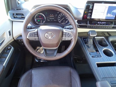 2023 Toyota Sienna Platinum