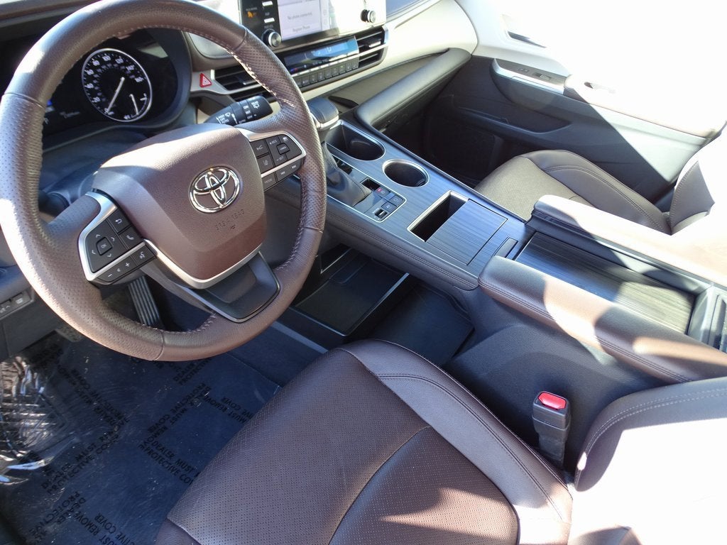 2023 Toyota Sienna Platinum